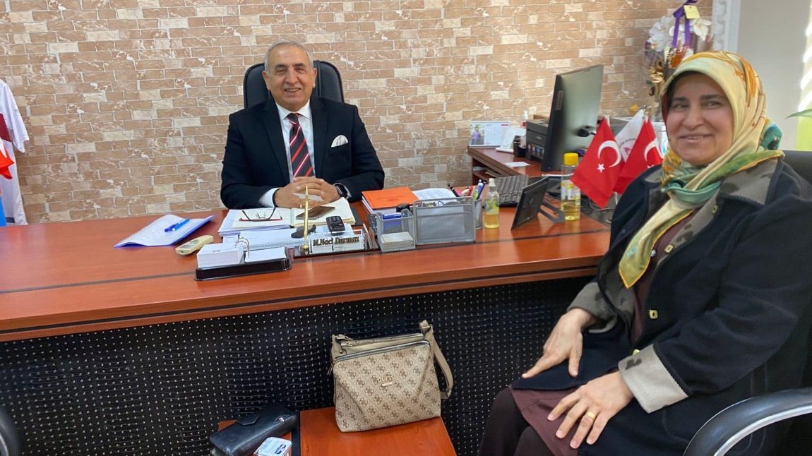 Usta Öğreticimiz Mine Kayalar'ın Kurum Müdürümüz M. Naci DURMAZ'ı ziyareti